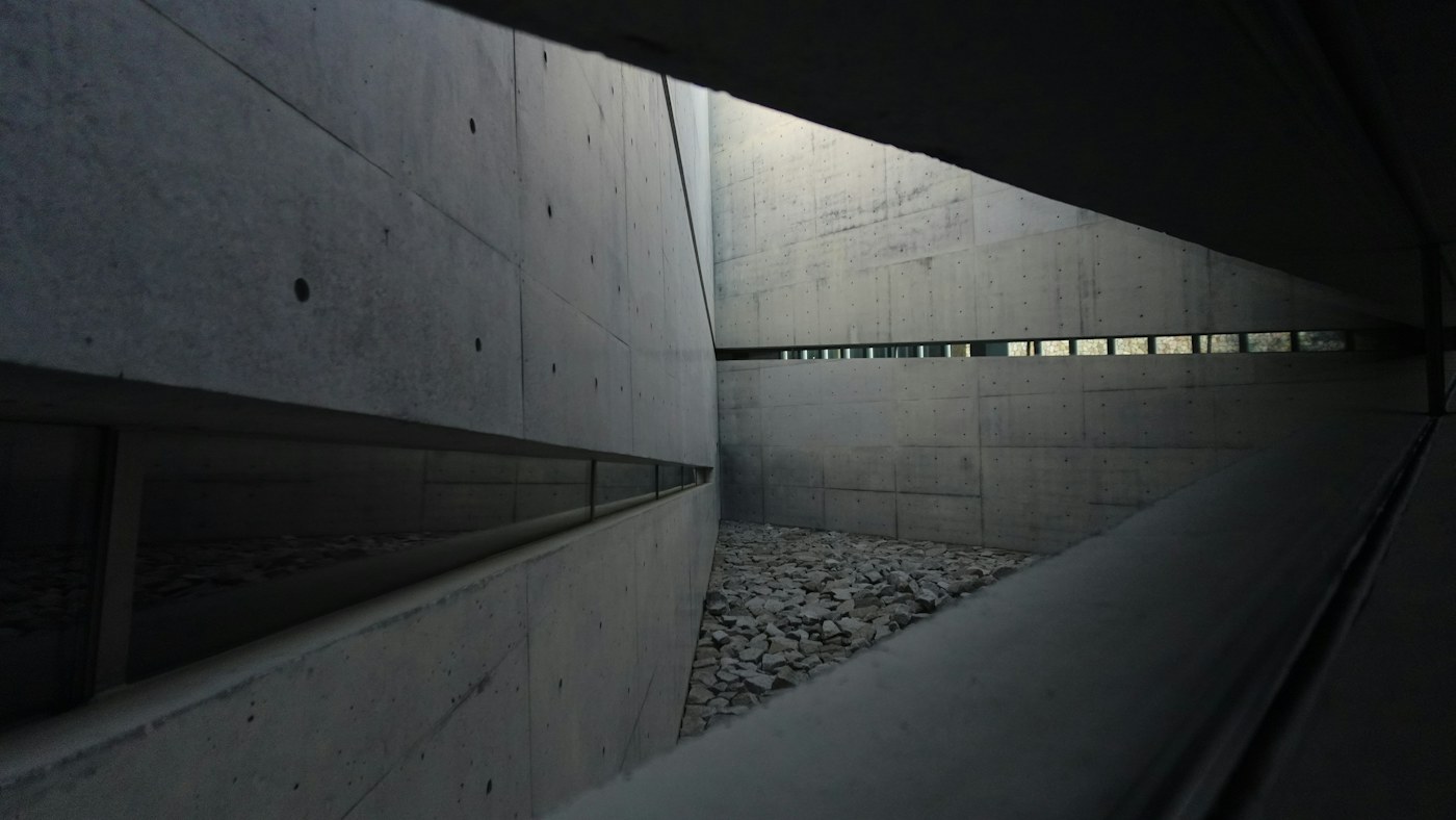 A composition of concrete volumes and open space